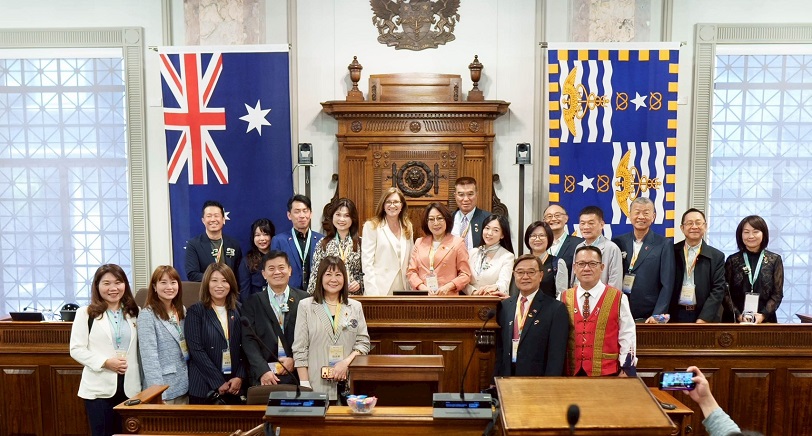 姊妹市29年來最大規模訪團 康議長率20議員拜會布里斯本 深化奧運治理與城市合作