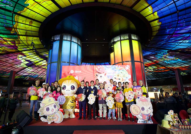 蜜柑站長攜手北港媽祖虎爺推出聯名列車 陳其邁出席「蜜柑萌虎平安號」彩繪輕軌列車啟航典禮