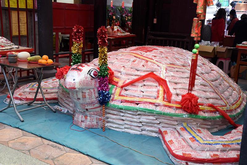 澎湖天后宮8800斤米龜開光、「喜蛇臨門」亮燈 陳光復邀大家來澎體驗小過年