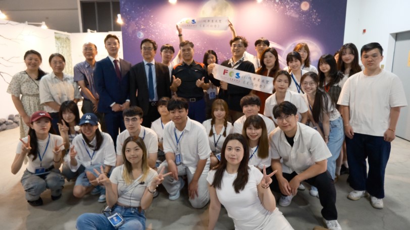 科學與美感交會 高醫大香粧系畢展《星河拾香》駁二登場