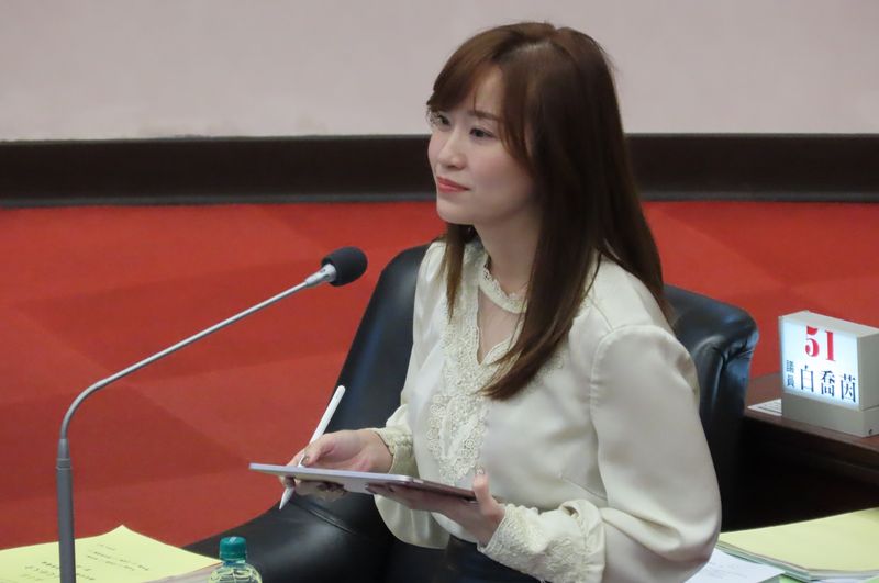 民調稱賴瑞隆大勝柯志恩20.3%？ 藍營酸：大罷免機構翻車、樣本嚴重偏綠