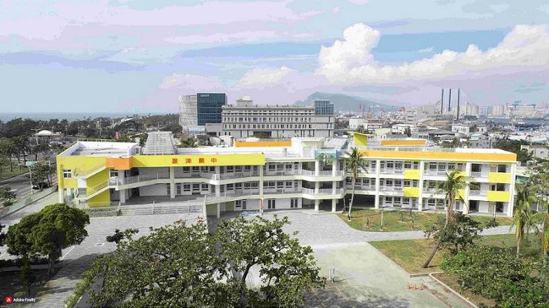 大船出航、遠眺柴山「旗津國中校舍新建工程」完工