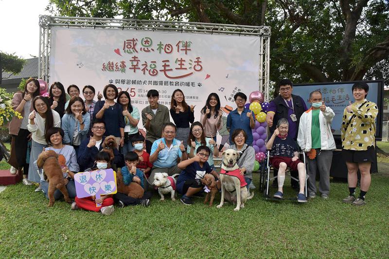  感恩相伴，繼續幸福毛生活 屏大三隻學習輔助犬退休