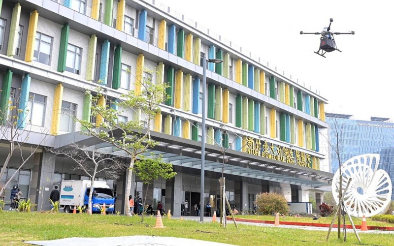 無人機送藥進偏鄉！    新竹臺大分院啟動醫療救援物流        縮短三成運送時間