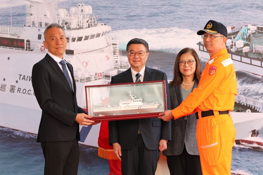 600噸級長濱艦交船、CG612命名下水暨PP-10096、PP-3525艇交船典禮 行政院長肯定海巡「國艦國造」成果