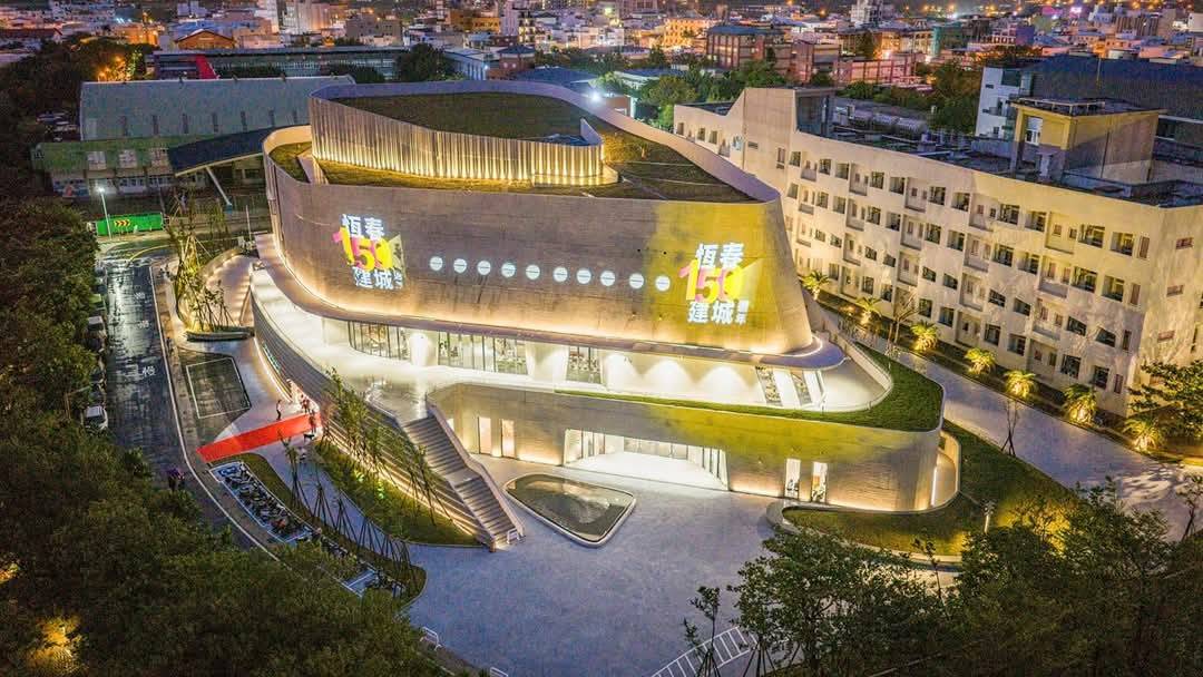 「牽手傳唱・萬人護城」風雨中見證恆春半島首座劇場館啟用