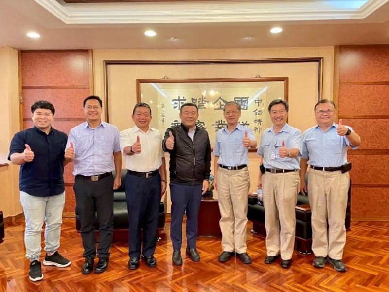 行政院南服中心許乃文執行長走訪高雄地區產學單位 瞭解地區所需及革新建議