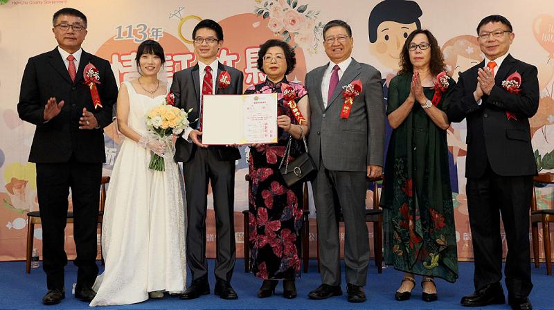 2024竹縣集團結婚甜蜜登場     楊文科鼓勵新人多生孩子
