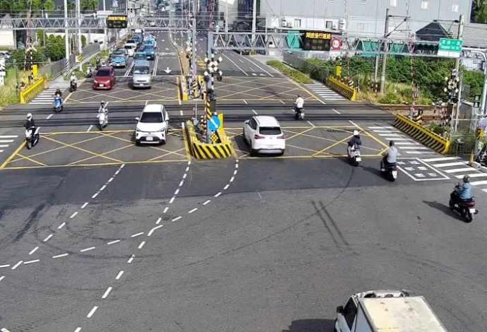 鐵路地下化新舊軌切換台南永康平交道頻繁塞車