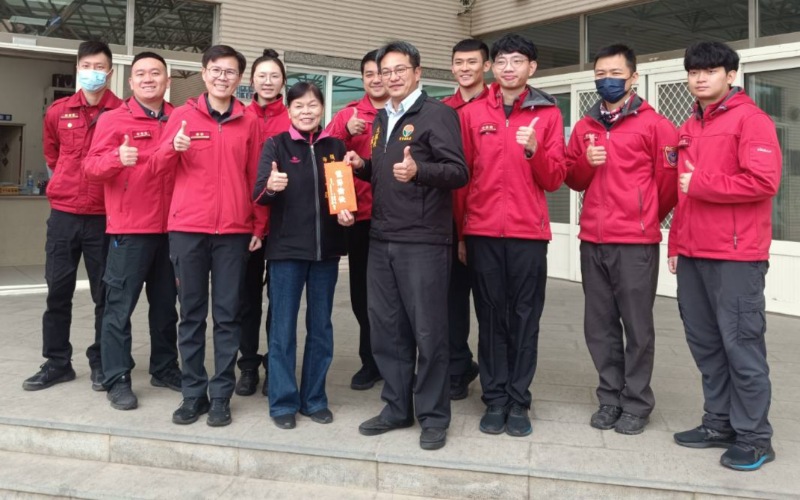 守護市民平安過年！   頭份市長羅雪珠親赴警消單位慰勉辛勞