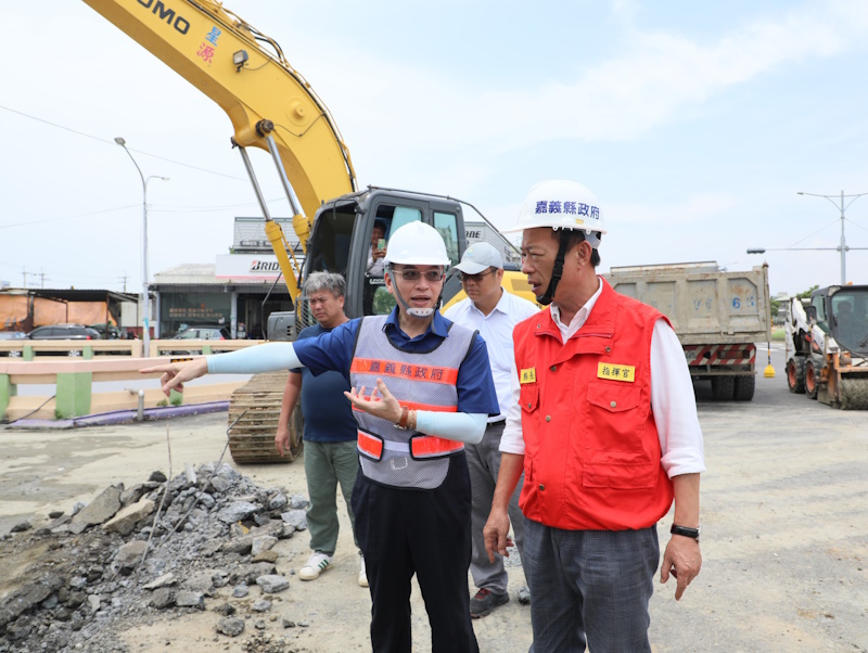 嘉義縣長翁章梁二度會勘台1線水上段下陷督導修復進度
