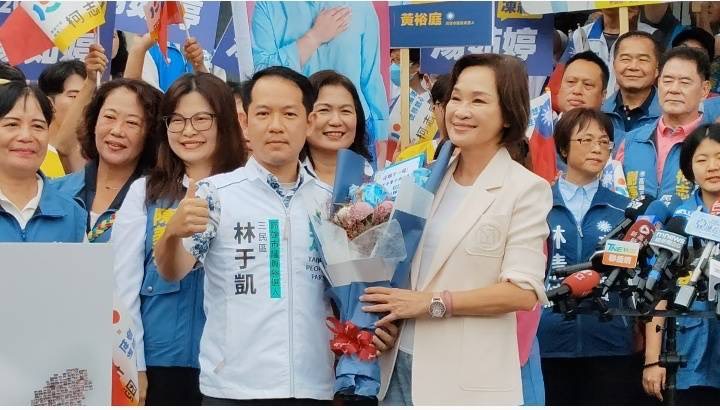 林于凱陪同柯志恩完成高雄市長參選登記　談港市發展、半導體紅利及產業升級
