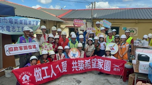 勞團組行善團合作修繕台南風災弱勢戶