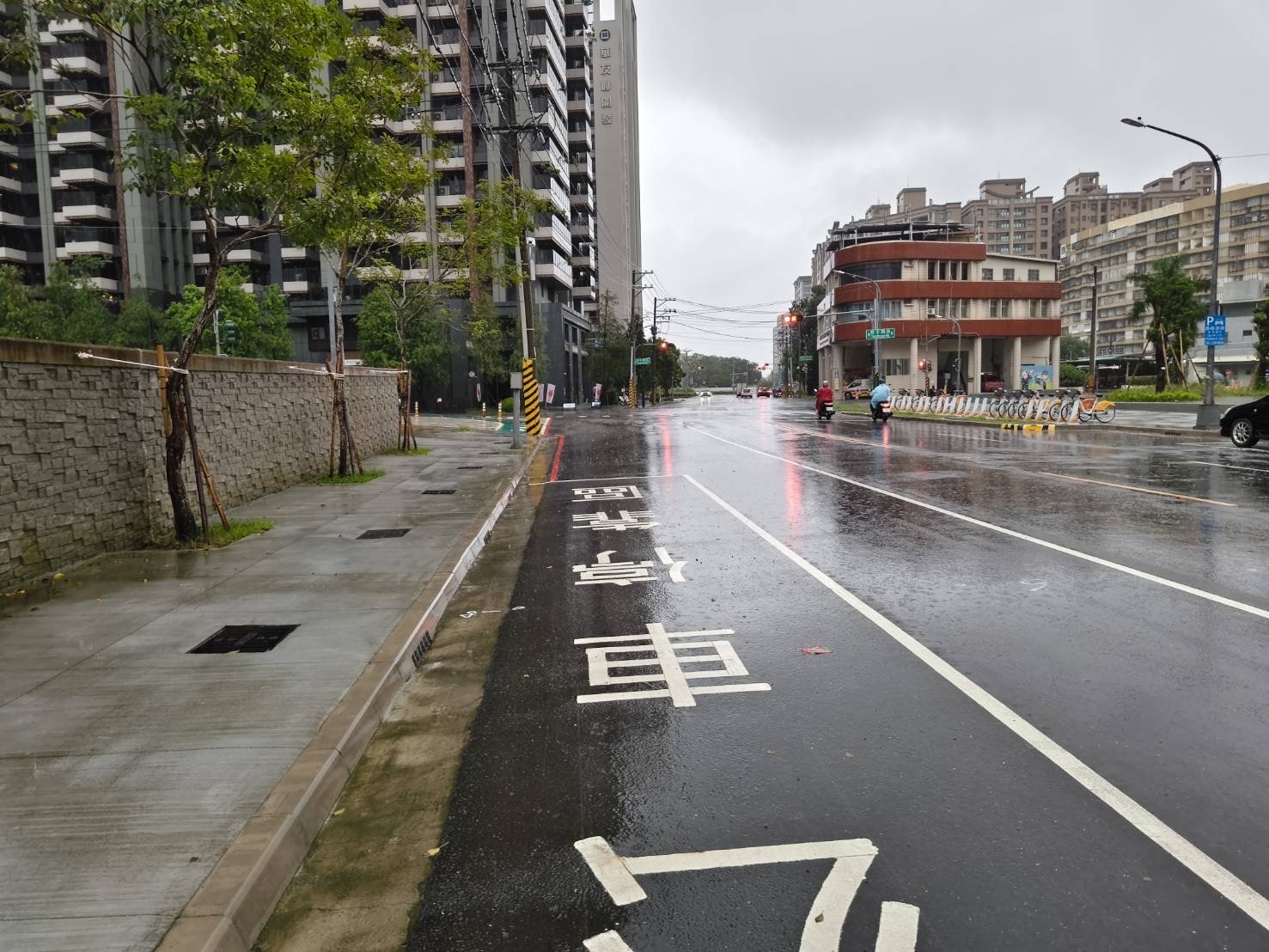 高雄短延時強降雨時雨量破80毫米  短暫積水路段皆陸續消退