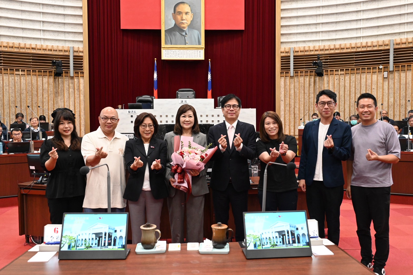 頒獎致謝八連霸陸淑美議員  康議長盛讚：問政典範