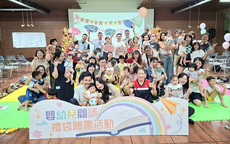 苗栗縣頭份市公所贈閱讀禮袋         親子共讀活動溫馨登場