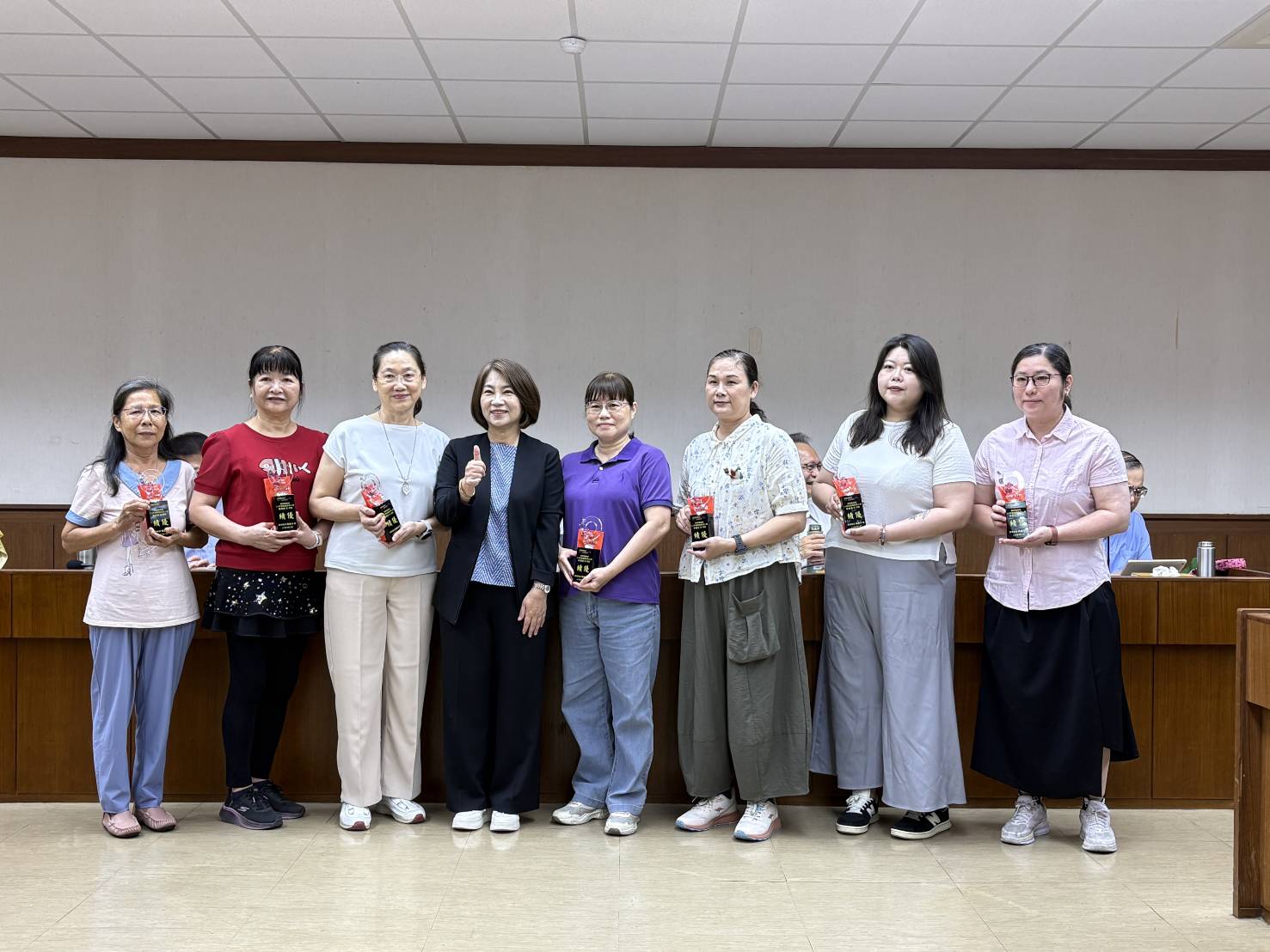 屏縣府績優工友、約用人員及專案人員表揚