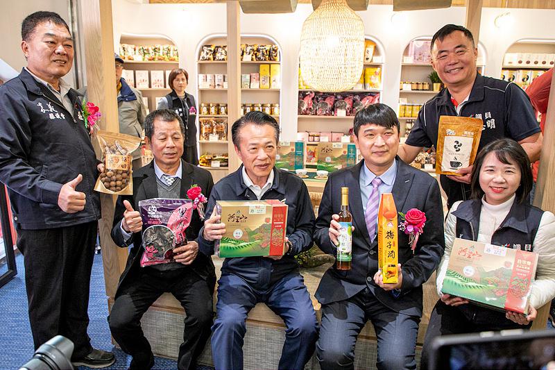 打造農特產銷售新據點 嘉義梅山鄉農會「梅山賞悅」購物中心隆重開幕