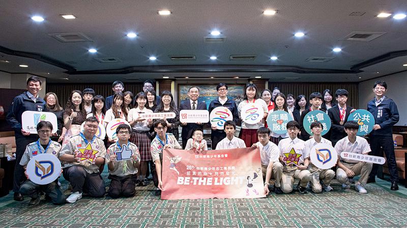 高市11生2社團1校獲頒「台新青少年志工菁英獎」 市長肯定青年付出　用行動傳遞關懷力量