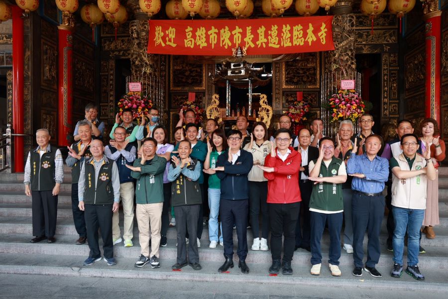 大年初四迎財神走訪廟宇發紅包 陳其邁：城市轉型成果豐碩 持續為市民福祉打拚