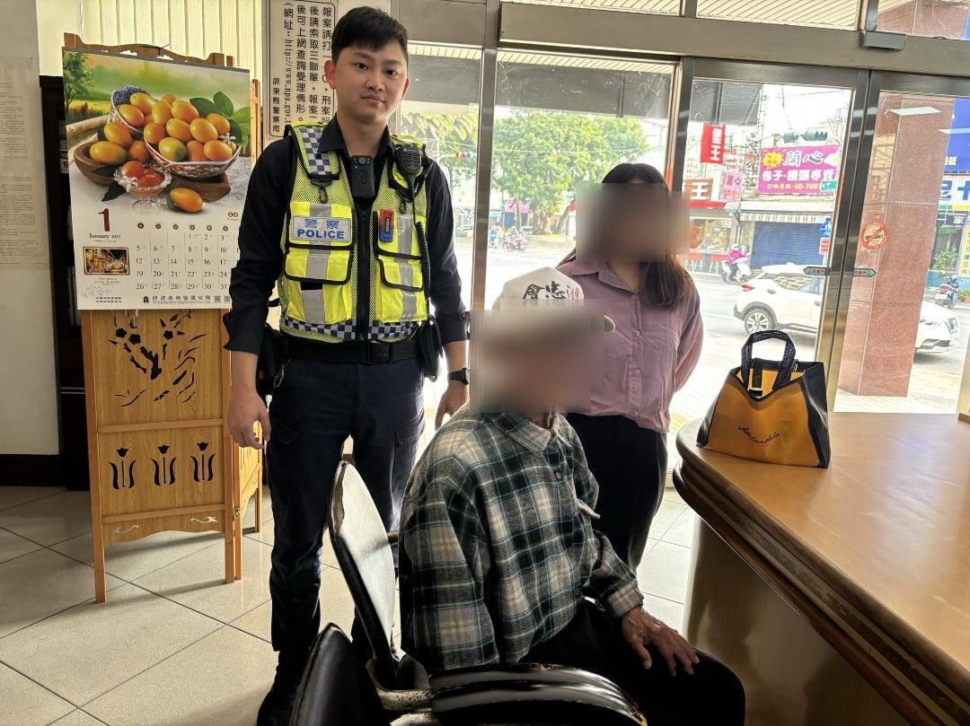 87歲老翁春節期間迷失街頭 潮警助平安返家團聚