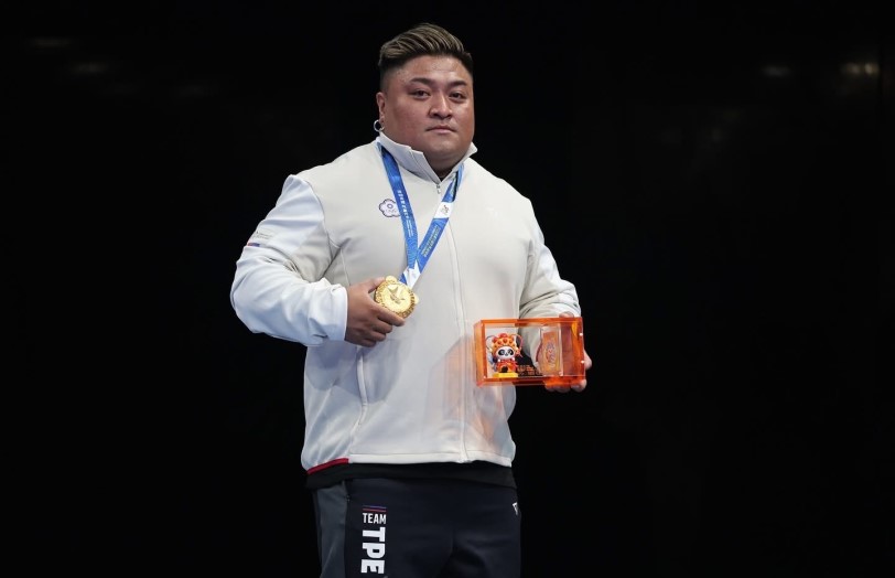 正修休運系楊森從傷痛到世界之巔 成都世運會勇奪金牌返校分享榮耀