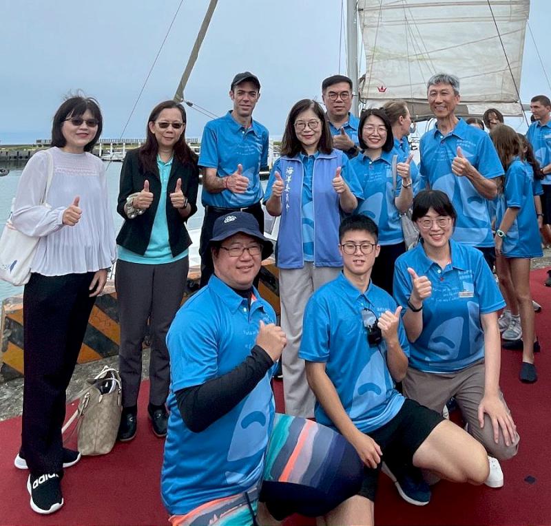 科學家登船陪航！ 國海院與臺法小帆手共探海洋、實作科學