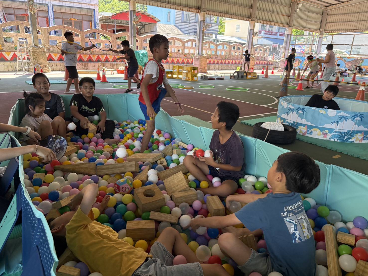 移動遊樂園，前進牡丹大梅部落!在圖騰彩繪與自然懷抱中