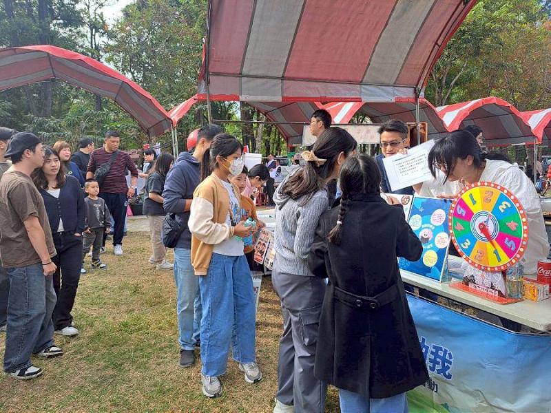 中油大林煉油廠政風組攜手石化事業部政風室舉辦「清廉同樂會」，互動遊戲烤出誠信新滋味