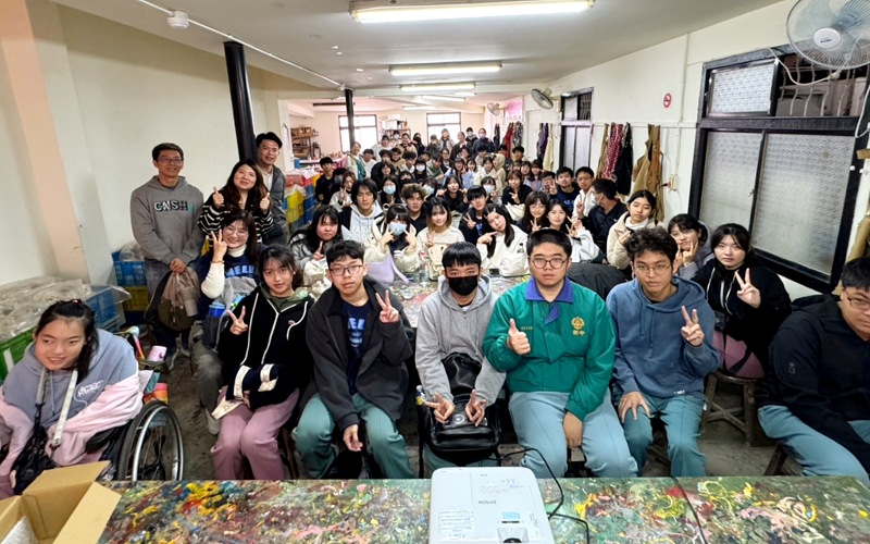 竹南高中推田野調查課程　      走訪五穀文化村探索陶藝產業轉型