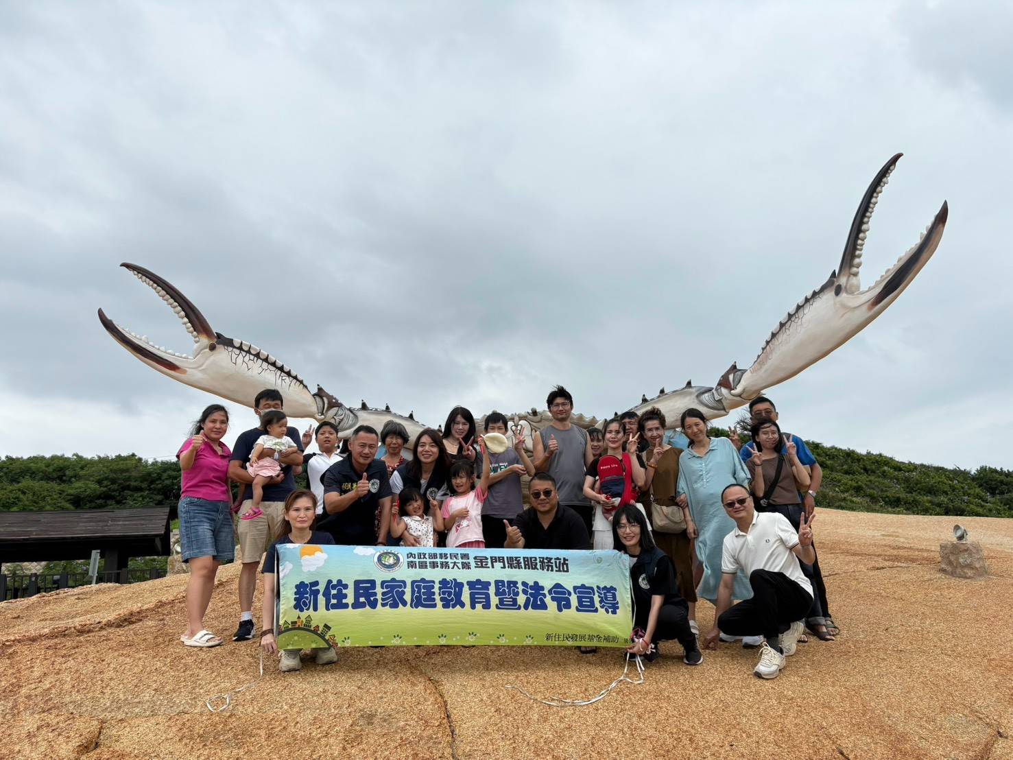   螃蟹殼變身彩繪藝術！金門移民署邀新住民親子嘉年華同樂
