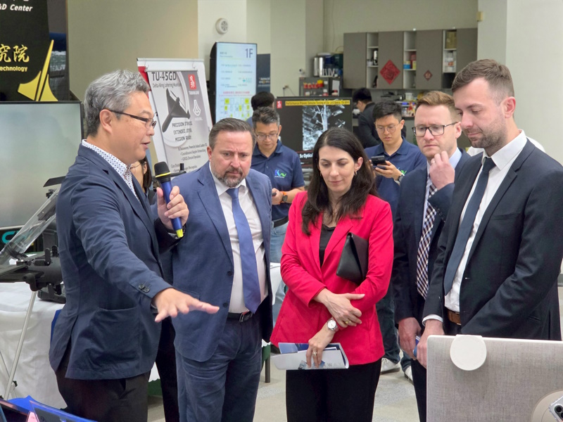 深化台捷無人機合作 捷克前眾議院議長率團訪嘉義亞創