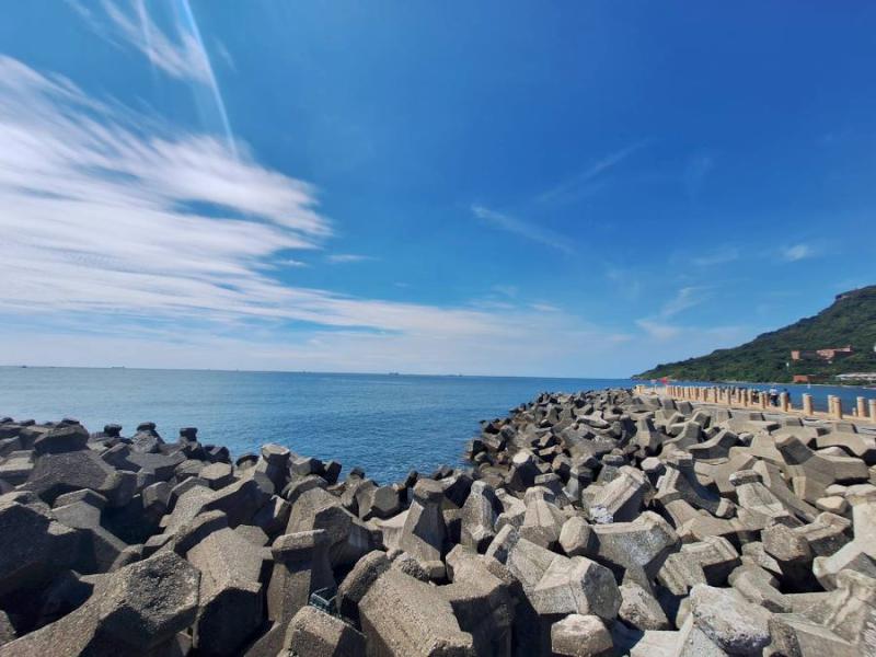 天使輪今日完成機艙內3個重油櫃之鑽孔 經初步抽取後發現內部已無殘油