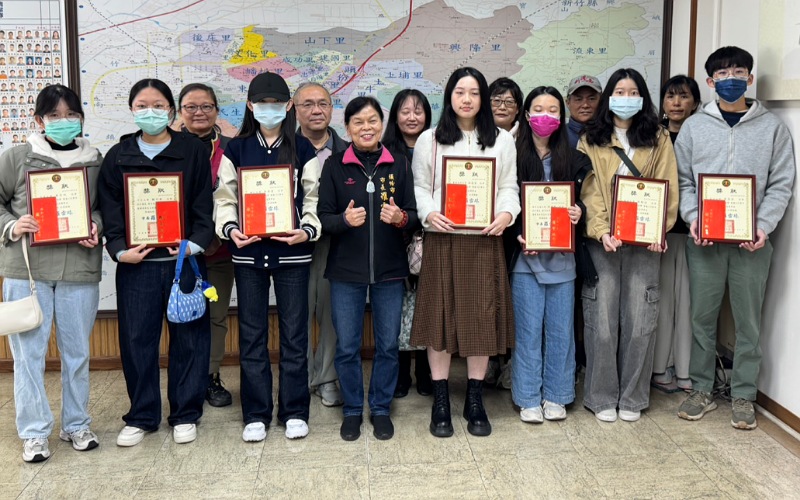 頭份市頒發賴清添先生紀念獎學金    　13位優秀學子獲獎表揚