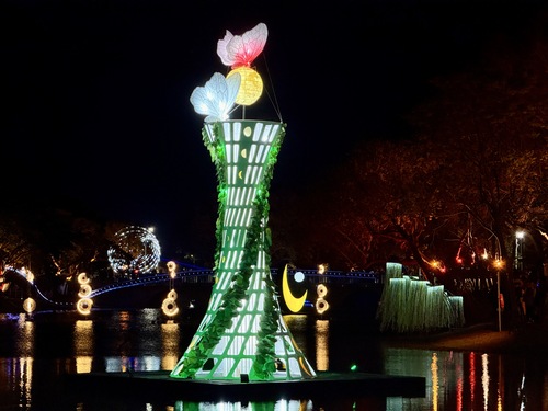 台南鹽水月津港燈節正式亮相啟燈