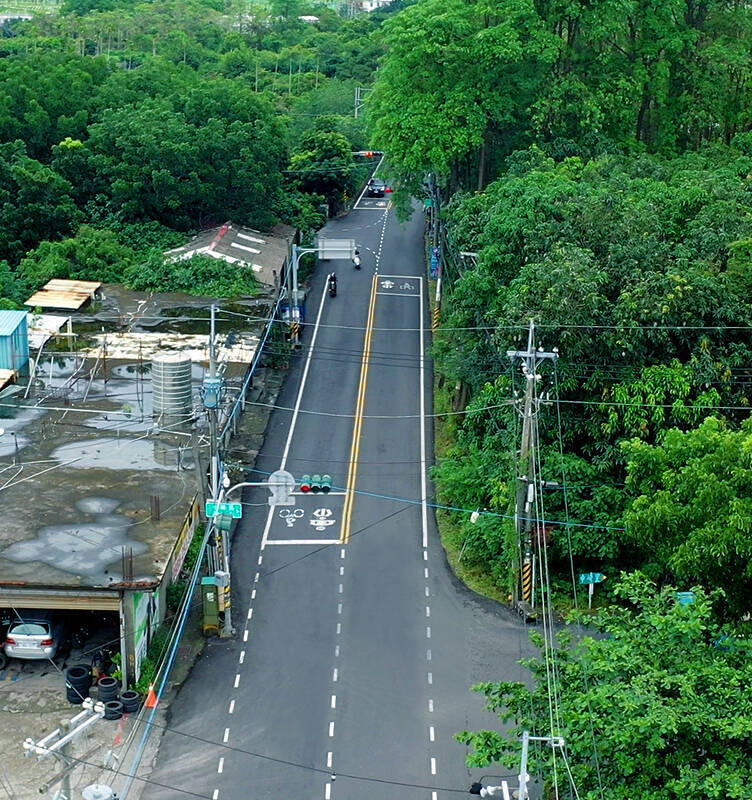 鋪出產業大道！ 橋頭園區周邊道路翻新 用路安全再升級
