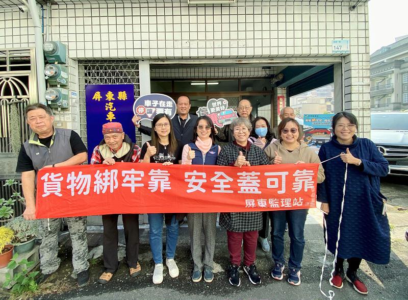 屏東監理站加強宣導貨運業者落實「車輛慢看停，行人安全行」