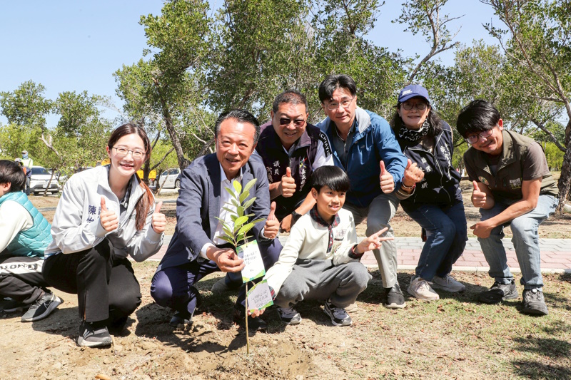 植樹節種下500株喬灌木 嘉義布袋高跟鞋教堂添綠意