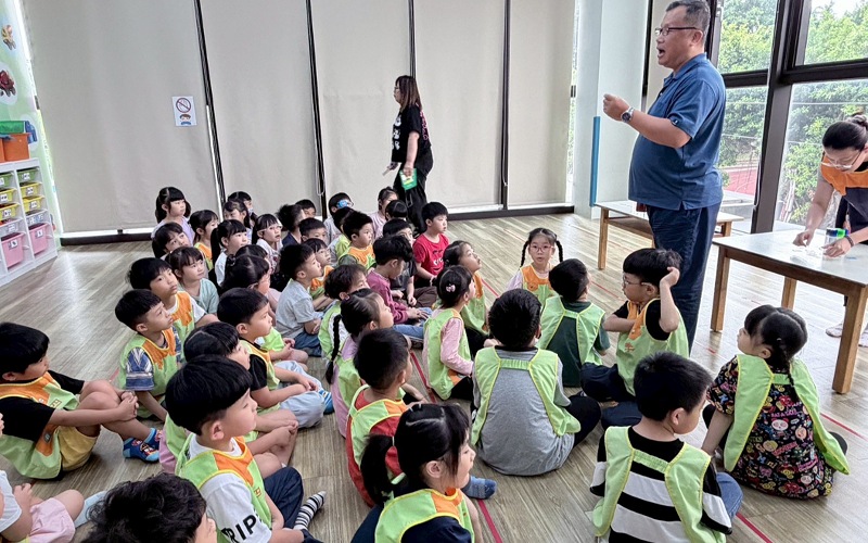 手寫傳情致敬母愛       桃園郵局前進幼兒園舉辦母親節明信片活動