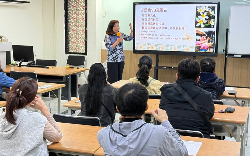 歡慶寧靜節         桃園移民署邀新住民手作雞蛋花