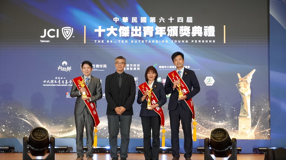 十傑頒獎典禮登陸亞灣 3位高雄青年榮獲金手獎肯定! 串聯青商網絡與跨局處資源 展現港都青年力