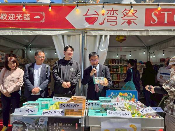 黃偉哲快閃日本台灣祭推廣農特產