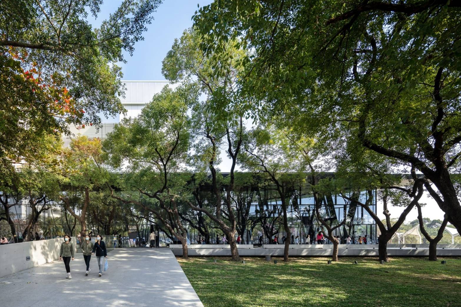 永續建築標竿   屏東總圖獲2026 台灣建築永續獎金獎