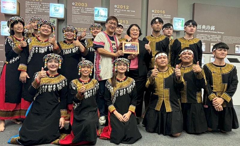 原民天籟撼全球 原鄉榮耀顯高雄 尼布恩合唱團於郵政博物館高雄館用歌聲回饋中華郵政全體員工