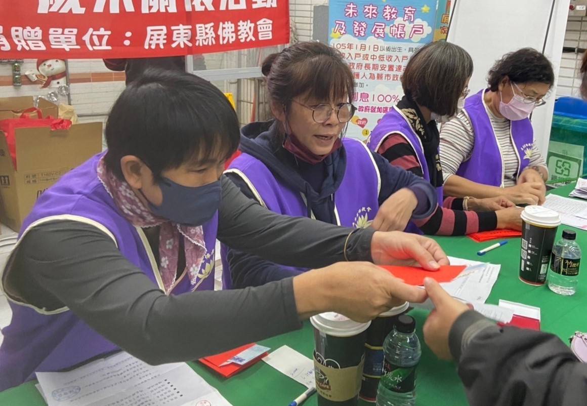  屏縣府114年春節送暖結合防詐宣導　關懷低收家庭避免受騙