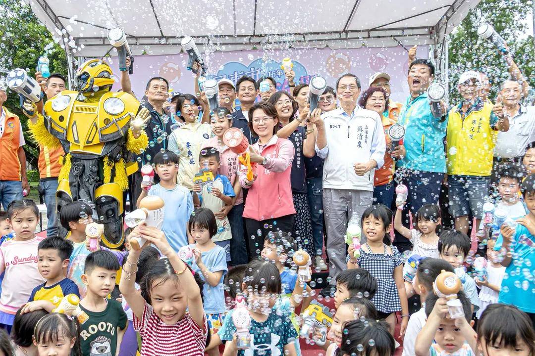 千禧公園變身夢幻水樂園 「夏日泡泡趴」