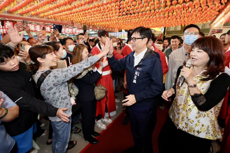 迎天公生走訪4宮廟 民眾熱情迎接 陳其邁祈願市運昌隆 馬年順勢奔騰