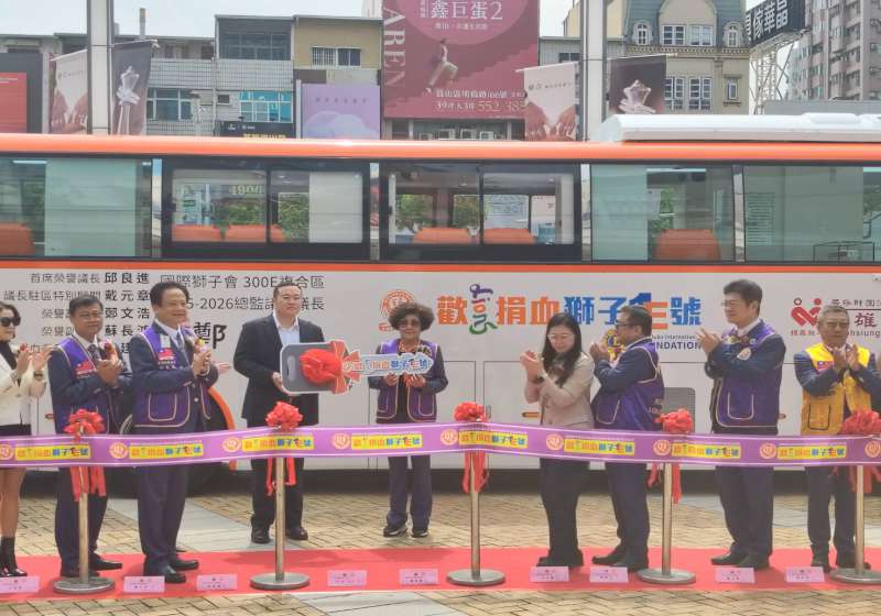 國際獅子會300E複合區捐綠能電動捐血、醫療專車 嘉惠高雄捐血中心、六龜衛生所