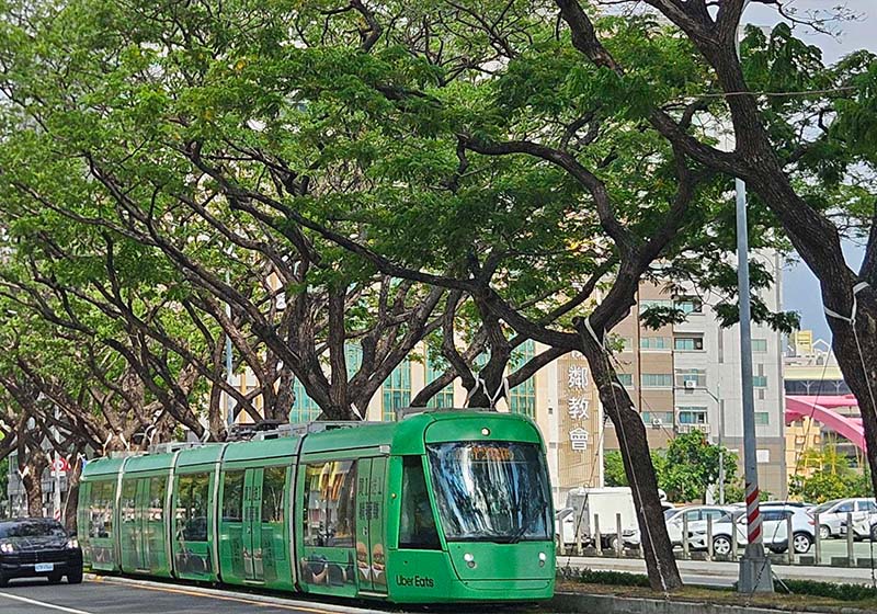 綜合類雜誌施政滿意度高市道路與交通排名六都首位 人工智慧交控系統導入捷運輕軌