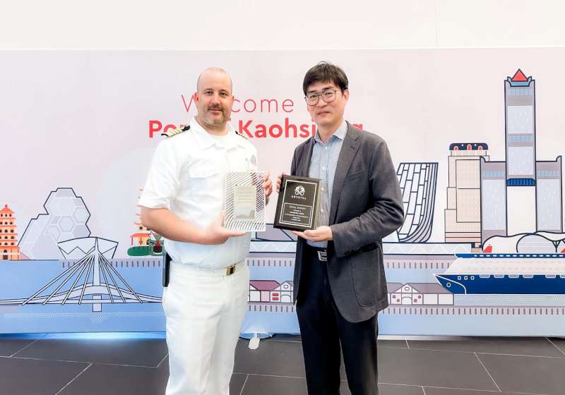 水晶郵輪水晶合韻號首泊靠高雄港 臺灣高雄港務會同高市海洋局歡喜迎賓